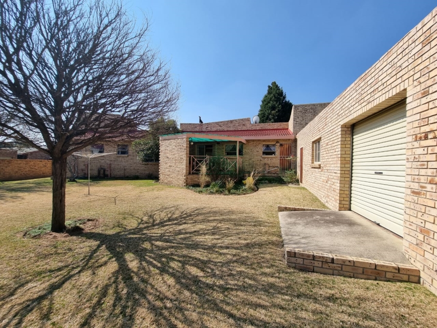 4 Bedroom Property for Sale in La Provance Free State